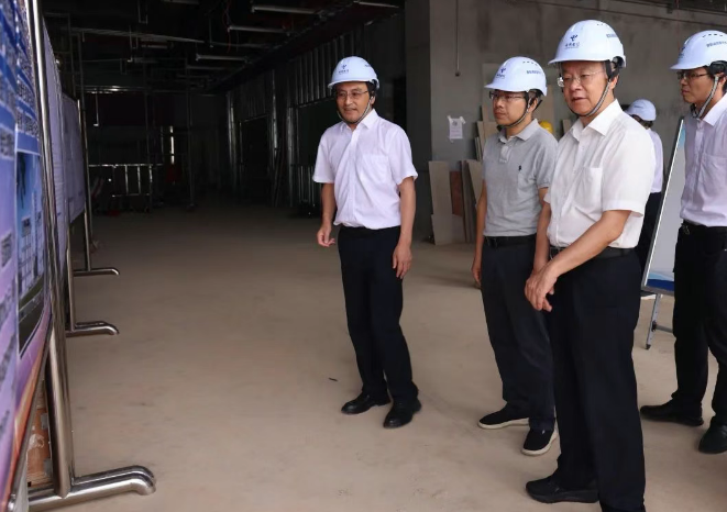 陈水连在鄱阳湖智算中心调研