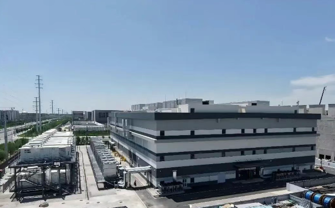 算力狂飙突进！307亿、26个新项目获备案启动建设